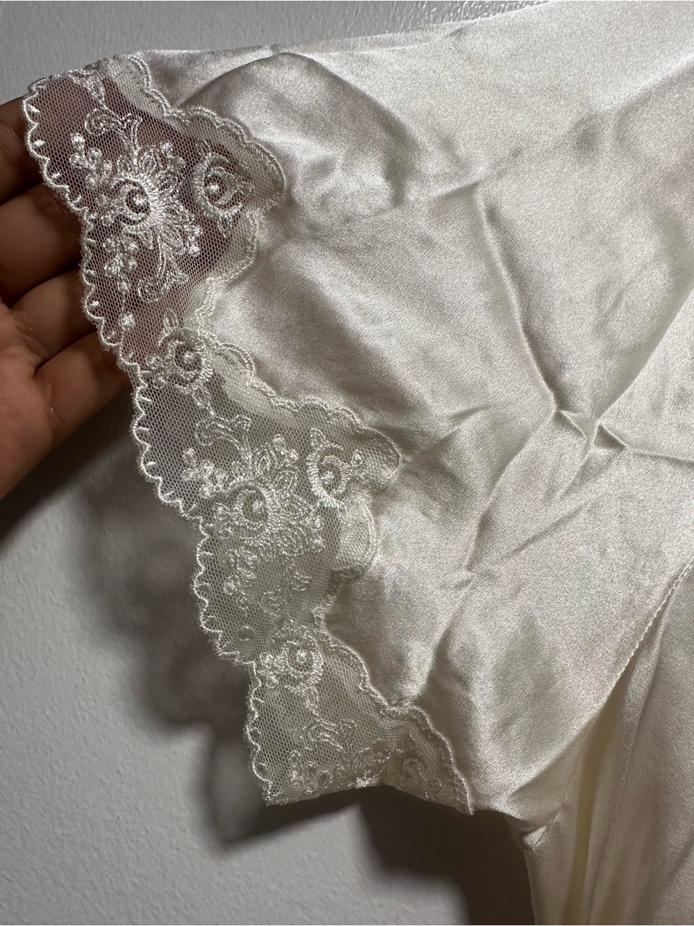 Ginia 100% Silk Robe - Picture 5 of 7